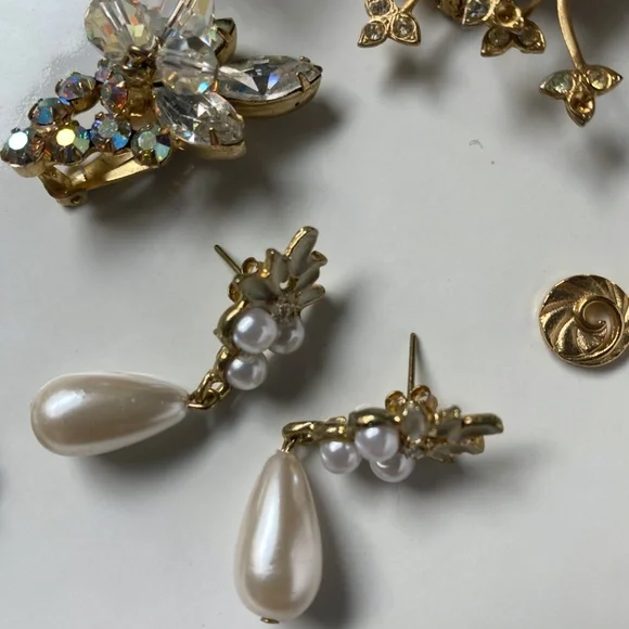 Vintage Costume Jewelry - Picture 16 of 16